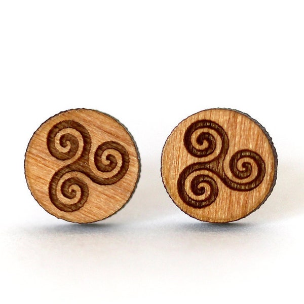 Boucle d'oreille symbole breton, triskel celtique en bois. Création laser, bijou fait main personnalisable unisexe. Tatouage nordic, viking