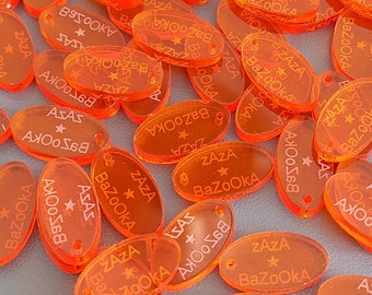 Set di 100 viti, ciondoli, pezzi fatti di gioielli. Per artisti artigiani creativi, realizzati su misura con il laser. Mestiere