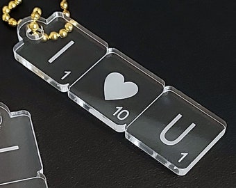 Porte-clé personnalisable scrabble I LOVE U. Cadeau mignon romantique en acrylique Saint Valentin, couple, mariage, noces. Lettres au choix