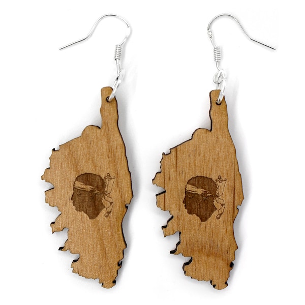 Boucles d'oreilles corse avec symbole du drapeau corse gravé dessus. Bijou en bois créé au laser . Disponible en trois teintes de bois.