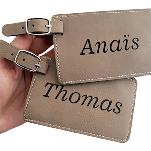 Customizable luggage label in faux leather. Ask me to engrave your message. Suitcase accessory for holidays, honeymoon ...