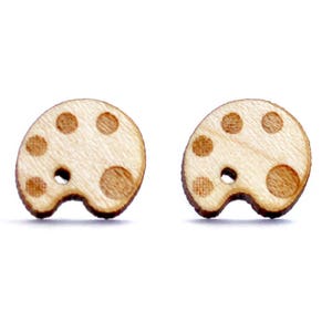 Wooden painter&#39;s palette earrings - Miniature artist&#39;s palette studs engraved and lasercut - tiny customizable jewelry - funny gift