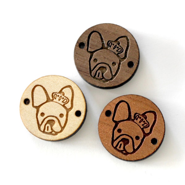 Tête chien race bouledogue gravée et découpée au laser, sur pièce ronde en bois pour conception de bracelet - 3 teintes de bois disponibles