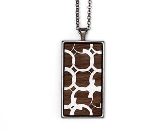 Contemporary pendant, circular abstract pattern. Modern cabochon necklace in metal and etched wood. Chic and elegant jewel.