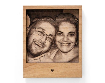 La tua foto incisa e tagliata al laser su legno con o senza messaggio. Regalo personalizzato, momento ricordo della vita. Magnetico o su cavalletto