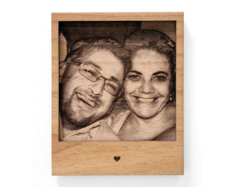 Votre photo gravée et découpée au laser sur bois  avec ou sans message. Cadeau personnalisé, souvenir moment de vie. Aimanté ou sur chevalet