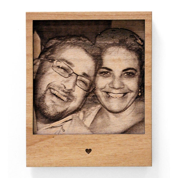 Votre photo gravée et découpée au laser sur bois  avec ou sans message. Cadeau personnalisé, souvenir moment de vie. Aimanté ou sur chevalet