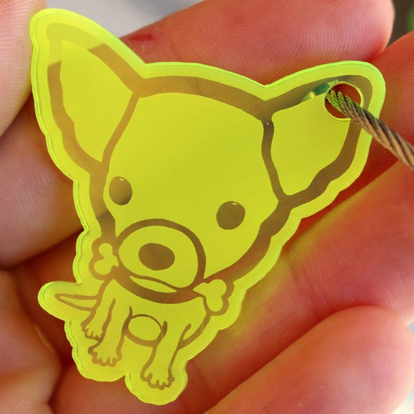 Porte-clés ou bijou de sac petit chien chihuahua en acrylique fluorescent - attache et couleur ( cobaye jaune ou rose fluo ) au choix