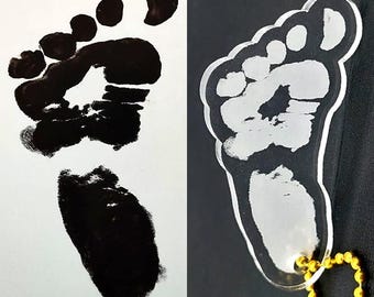 Portachiavi in acrilico trasparente realizzato al laser dall'impronta della mano del tuo bambino. Regalo unico personalizzato, nascita