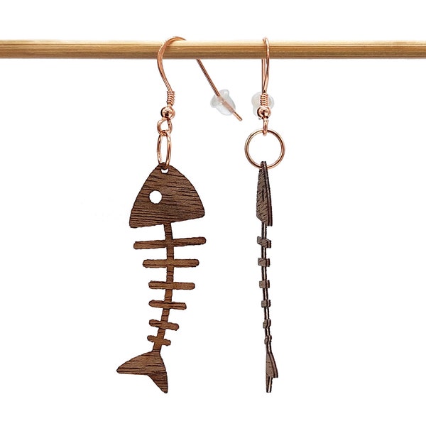 Boucles d'oreilles arêtes de poissons en bois souple incassable. Arêtes personnalisables. Bijou estival, amusant, insolite pour la pêche !