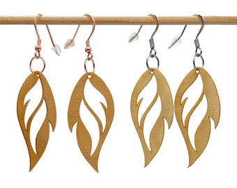 Orecchini contemporanei, a forma di fiamma, realizzati in legno tenero infrangibile. Gioiello caldo, regalo caldo e fumante, personalizzabile.