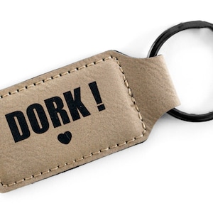 Customizable faux leather message key ring, available in five colors. Engrave the text of your choice. High precision laser engraving