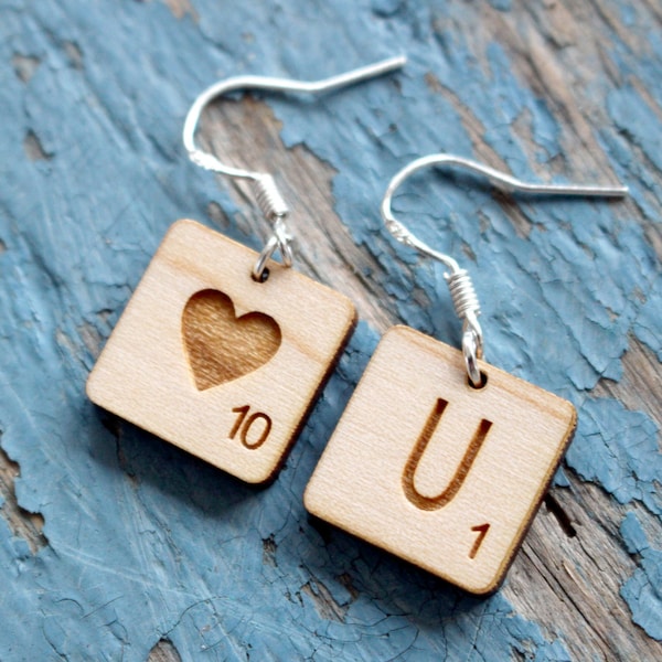 Boucles d'oreilles pièces de scrabble en bois - Message scrabble LOVE YOU ou deux autres lettres ou deux symboles de votre choix.