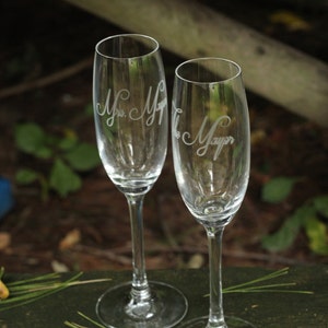 Etched Champagne Flutes / Personalized Champagne Glasses / Wedding Gift / Mr. & Mrs. Champagne Glasses / Bride and Groom Glasses / Christmas
