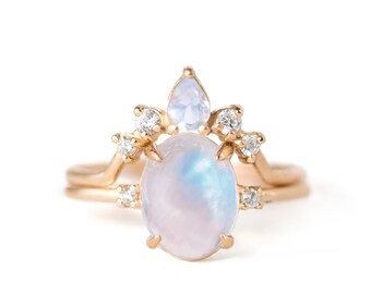 Moonstone Engagement ring, Moonstone Wedding Ring, Unique Engagement Ring, Solid Gold Moonstone Ring, 14K Ring,  Diamond Engagement ring