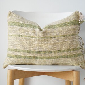 Funda de almohada de color de tinte natural tejida a mano de cáñamo tribal marrón