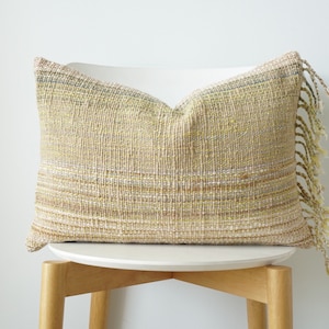 Funda de almohada de color de tinte natural tejida a mano de cáñamo tribal marrón