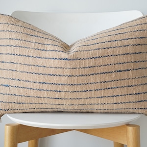 Funda de almohada de color de tinte natural tejida a mano de cáñamo tribal marrón