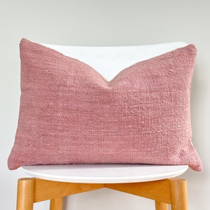 Funda de almohada de color de tinte natural tejida a mano de cáñamo tribal marrón