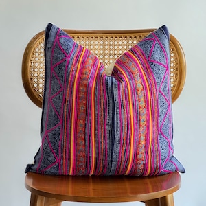 Funda de almohada lumbar tejida a mano con tinte natural de cáñamo tribal neutro índigo