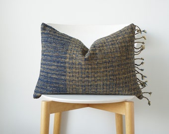 Housse de coussin de couleur de teinture naturelle tissée à la main en chanvre tribal indigo