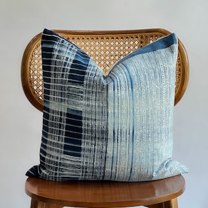 Funda de almohada lumbar tejida a mano con tinte natural de cáñamo tribal neutro índigo