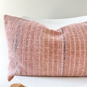 Funda de almohada de color de tinte natural tejida a mano de cáñamo tribal marrón