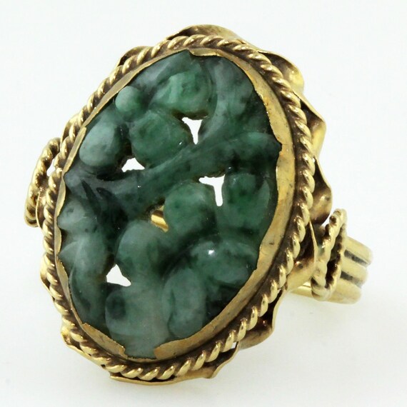 14kt Gold Carved Jade Ring Circa 1940 Ring is Han… - image 2