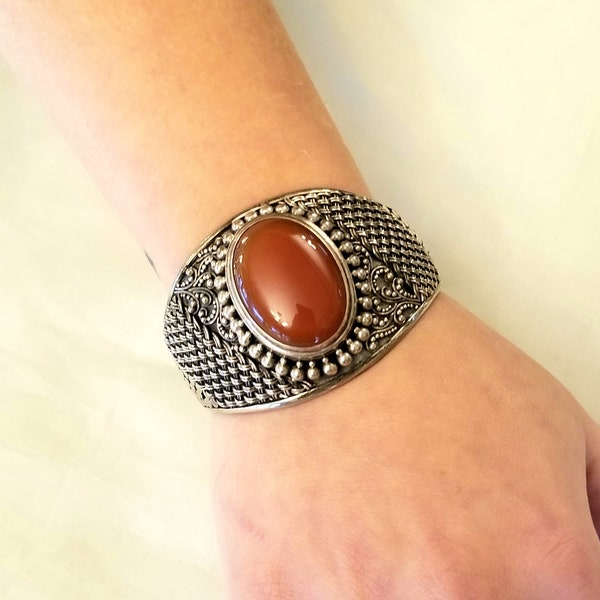 Suarti BA Handmade Sterling Silver Bracelet Bali Indonesia Carnelian Center