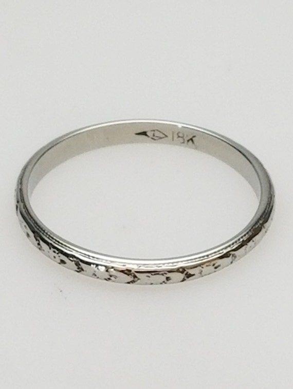 Ladies Vintage 18kt White Gold Wedding Ring Size 7 - image 5