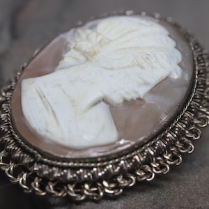 Old Vintage Carved Shell Silver Cameo Brooch Pin Pendant Necklace