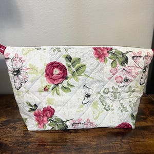 Butterfly&#39;s and Plaid Toiletry Pouch, Makeup Pouch, Makeup Bag, handmade Pouch, flower pouch, quilted pouch, toiletry bag, quilted pouch bag