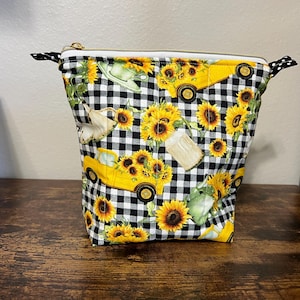 Neceser con girasoles y camión viejo, neceser, neceser, neceser hecho a mano, neceser con flores, neceser acolchado, neceser acolchado