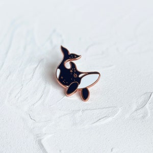 Orca Oceana Hard Enamel Pin - Ocean lover pin, Handmade lapel pin, Killer Whale gift pin, Marine animals gift pin, Sea creatures pin