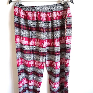 Vintage Womens Pants / Fluffy / Floral / Flowers / Medium / M / High Waist / Trousers / Summer / Yoga Pants / Joggers / Sweatpants Capris