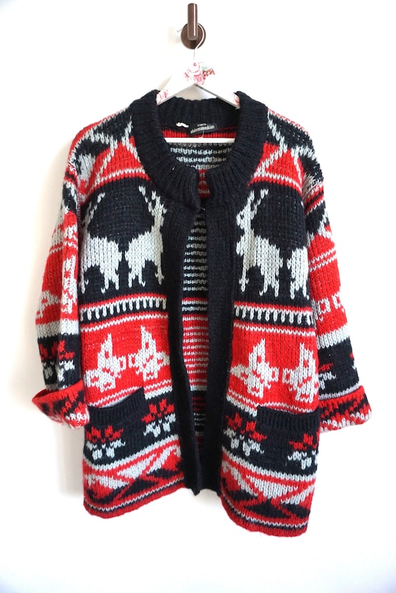 Vintage Norwegian Wool Cardigan: Nordic Reindeer Design (M/L)