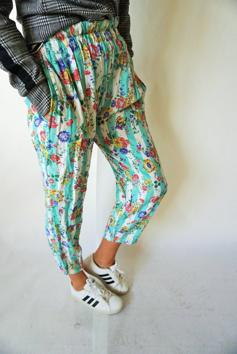 Vintage Womens Pants Fluffy Floral Flowers Medium M High Waist Trousers Summer Yoga Pants Joggers Sweatpants Capris