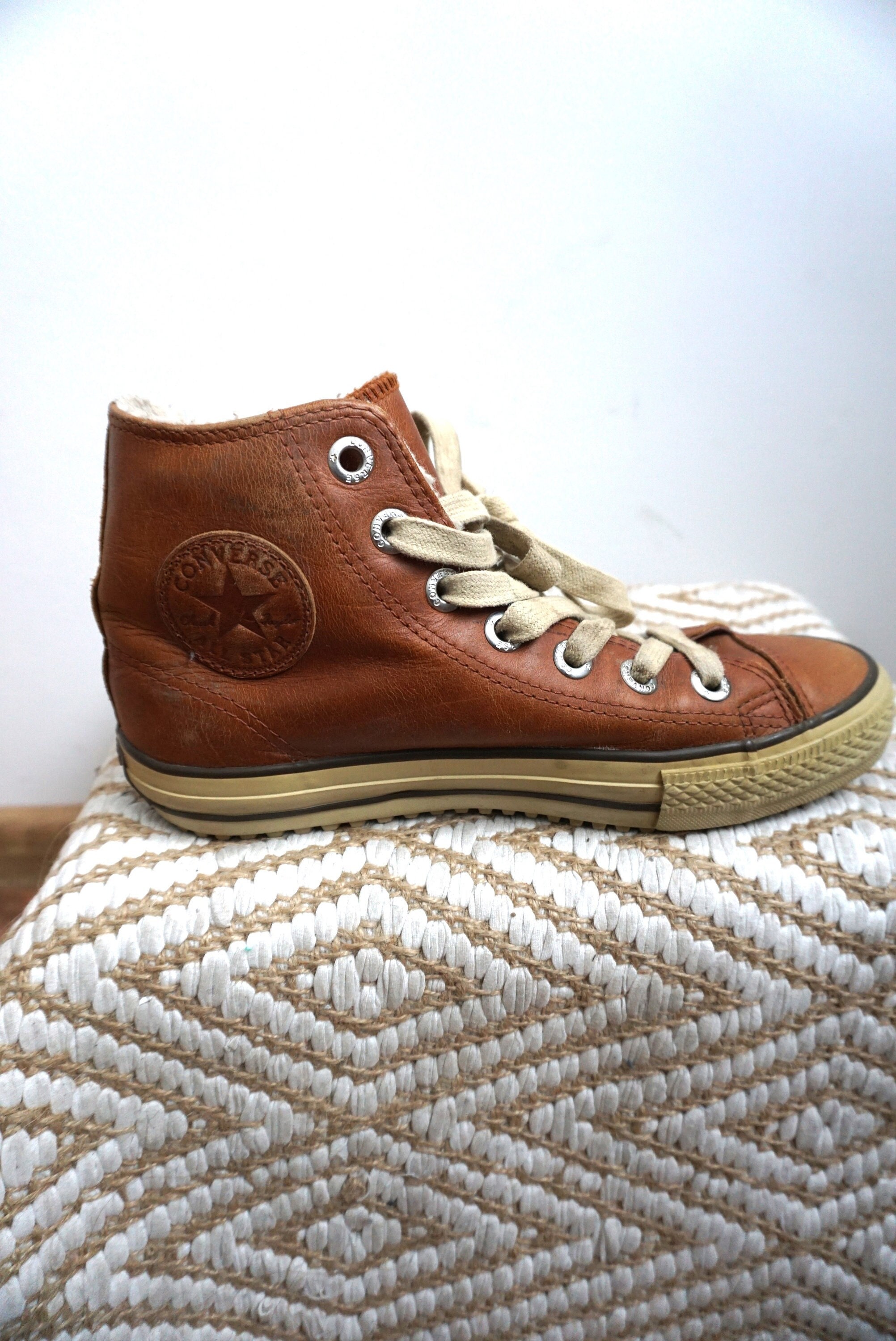 lineal Se convierte en Componer Buy Vintage Brown Leather Converse Boots / Sneakers / Warm Inside/ Online  in India - Etsy