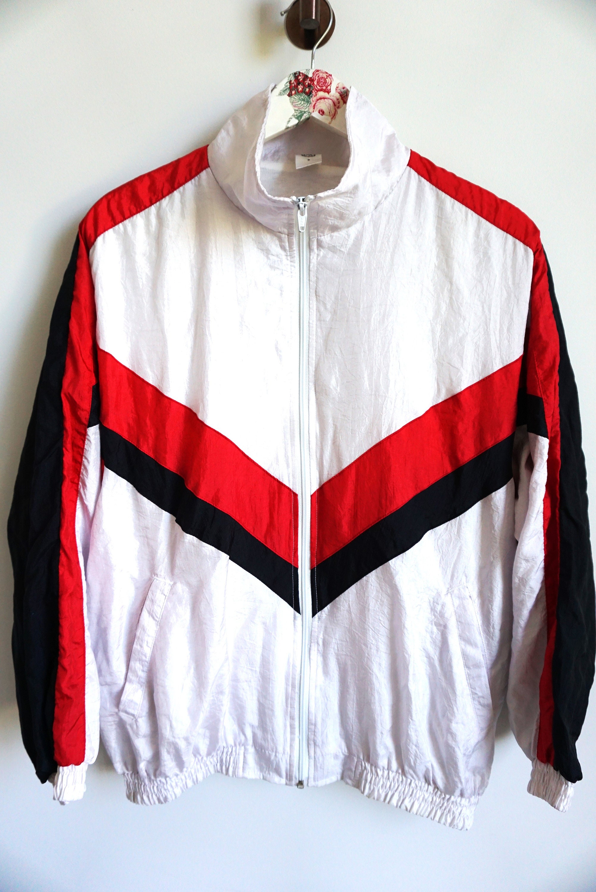 Vintage 90s Windbreaker Jacket / White / Black Red / Sportswear / Running / Outwear / Small S / Activewear / Tracksuit / Track Top - Etsy Vintage 90s Windbreaker Jacket / White / Black Red / Sportswear / Running / Outwear / Small S / Activewear / Tracksuit / Track Top - Etsy