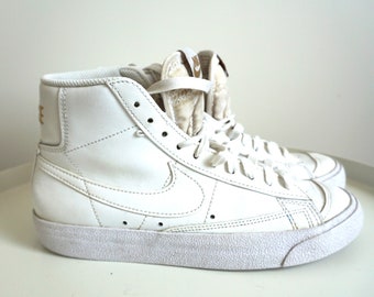 Botas Nike de cuero vintage / Zapatillas altas / Calzado talla UK 4.5 / EUR 38 / US 7 / Zapatillas de baloncesto con lazo / Joggers / Zapatillas deportivas / Balón / Correr