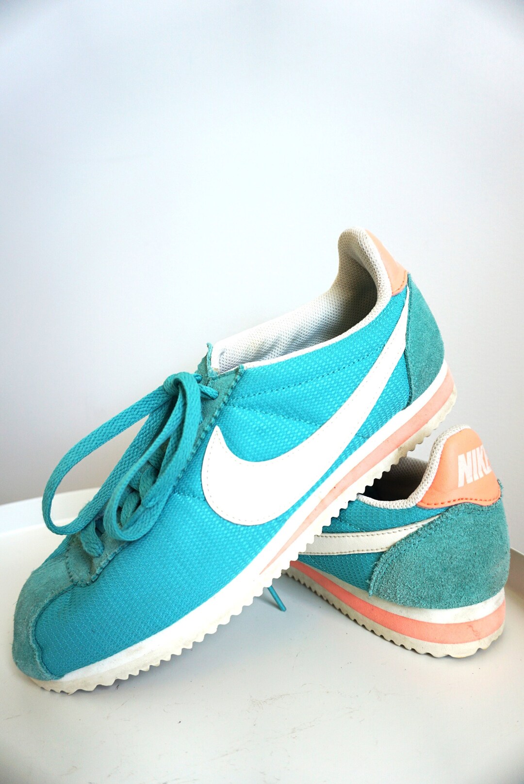nike mint green tennis shoes