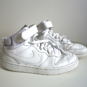 Vintage Nike Sneakers / White / Air Force / Shoes / Shoe / UK 5 / Eur 38 / US 7.5 / Tie / Basketball / Boots / Trainer/ Joggers Neon