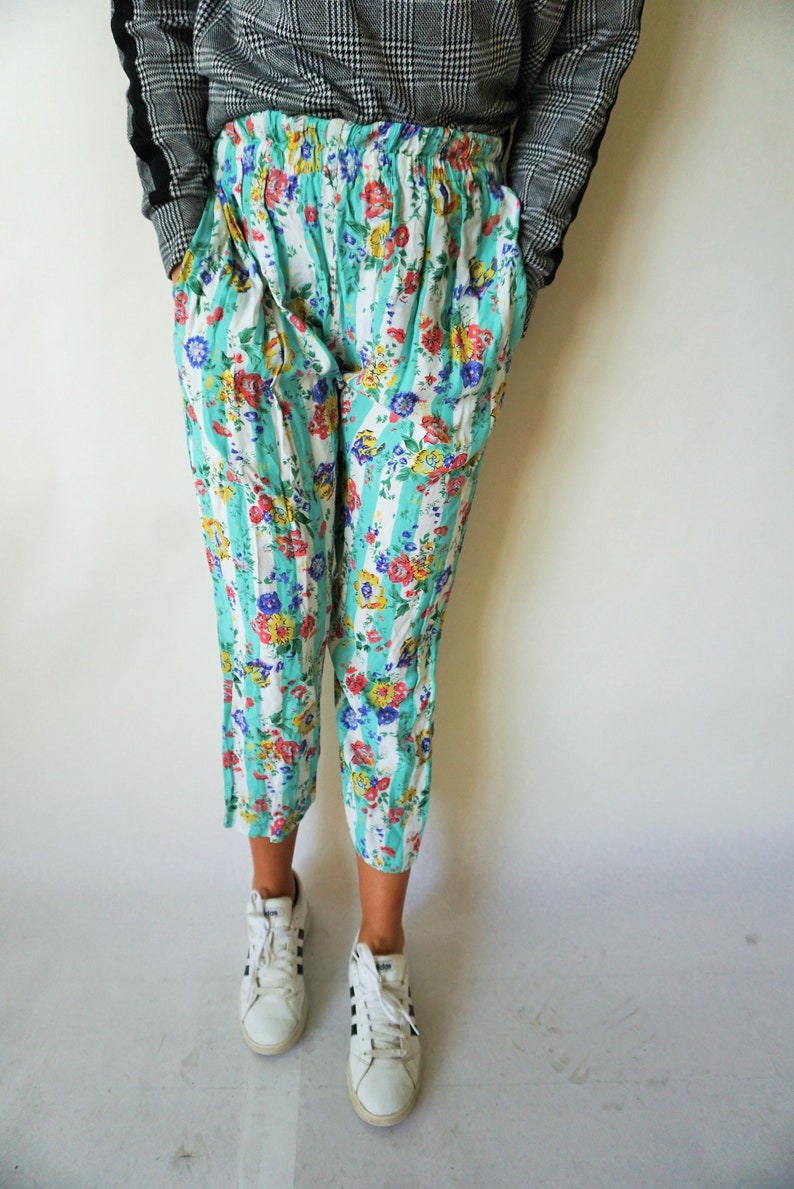 Vintage Womens Pants Fluffy Floral Flowers Medium M High Waist Trousers Summer Yoga Pants Joggers Sweatpants Capris