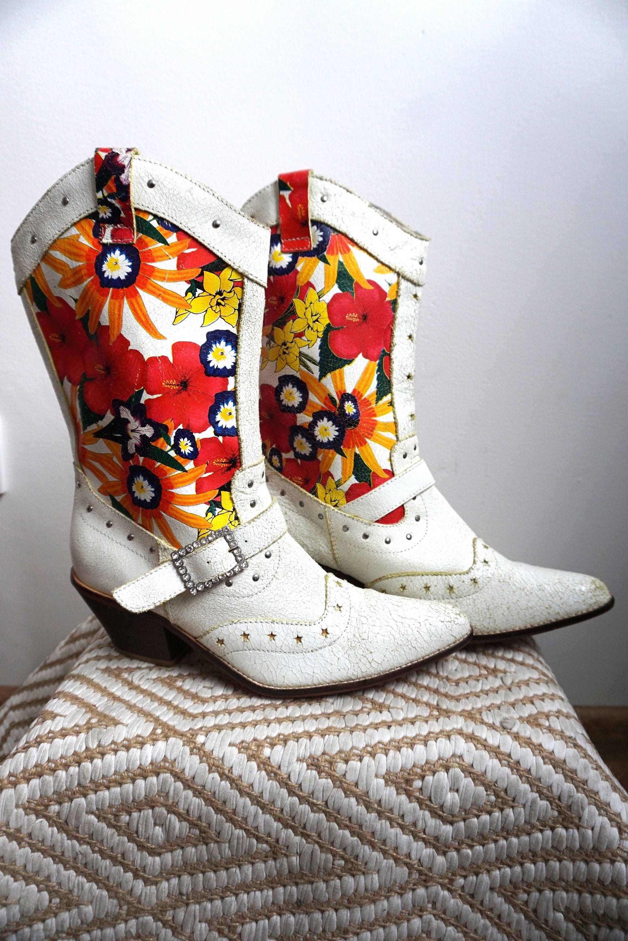 Vintage white hotsell cowgirl boots