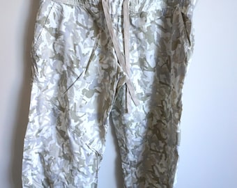 Vintage Nike trainingsshort, joggingbroek met camouflageprint, capri, maat M
