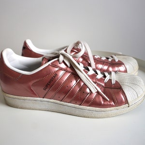 Baskets ADIDAS vintage / Bottes / Chaussures / Chaussures 7,5 britanniques / 41 1/3 Eur / 9 États-Unis / Logo trèfle / Baskets Superstar Originals / Pantalons de jogging