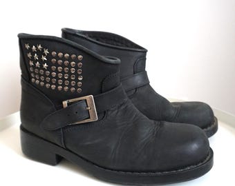 Botas vaqueras vintage de cuero negro con tachuelas, talla 9 de EE. UU. / 40 de EUR para mujer.