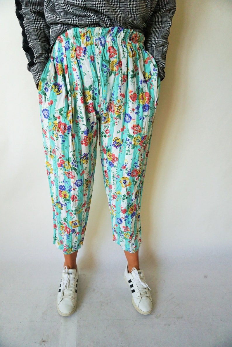 Vintage Womens Pants Fluffy Floral Flowers Medium M High Waist Trousers Summer Yoga Pants Joggers Sweatpants Capris