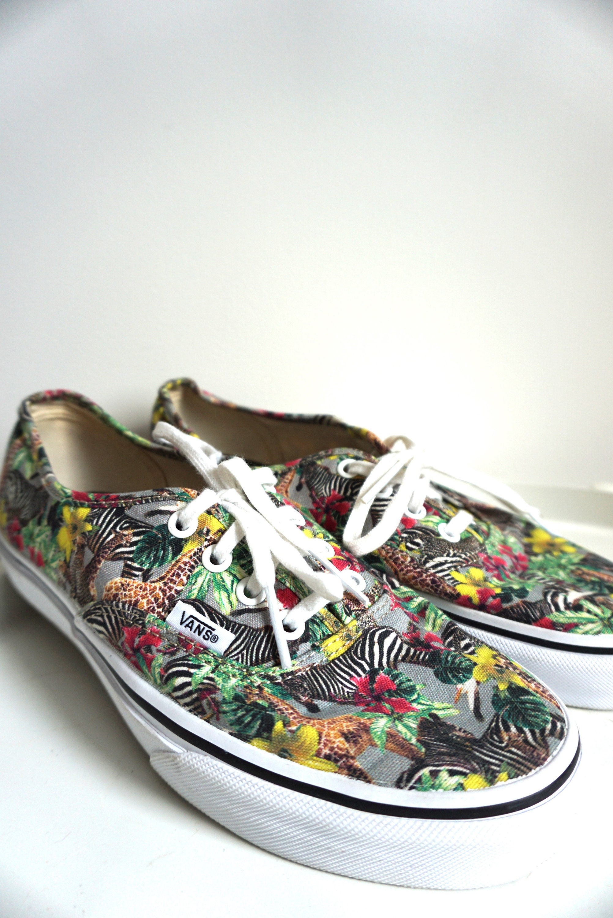 Vintage Vans Sneakers Tie Shoes Women s 7.5 EU 38 UK 5 Shoe Trainers Joggers Jungle Vacay Summer Slip On Safari