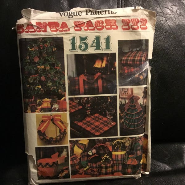 1970s Vogue pattern 1541 -SANTA'S PACK- tree-log carrier- drum hassock-wreath- l-m-s pouch- placemats-pillow- Christmas is here soon!